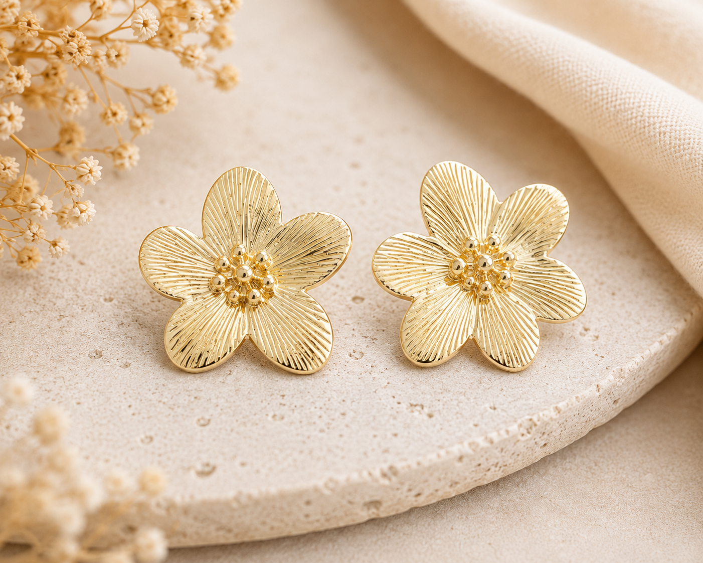 ✨ Boucles d'oreilles Fleur Dorée – L'Atelier des Pépites