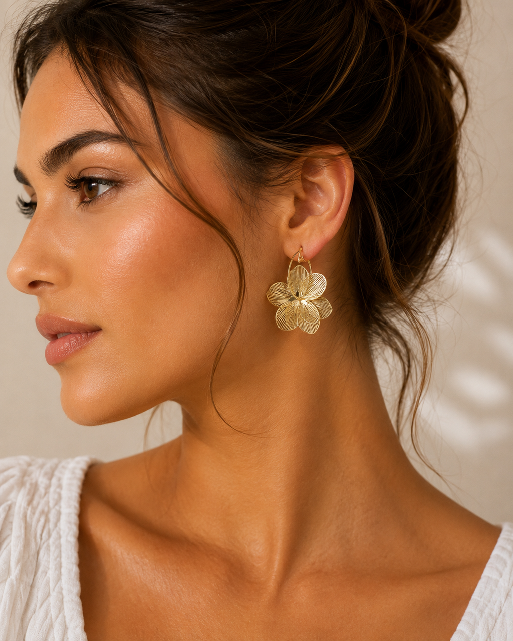 ✨ Boucles d'oreilles Créoles Fleur Dorée – L'Atelier des Pépites